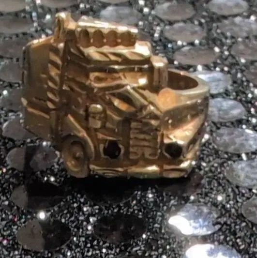 10K Gold Truck-Themed Ring, 9g