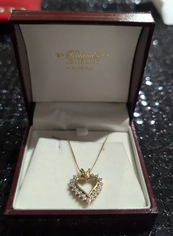 Roland's Jewelry 10K Gold Heart Pendant Necklace, 3g