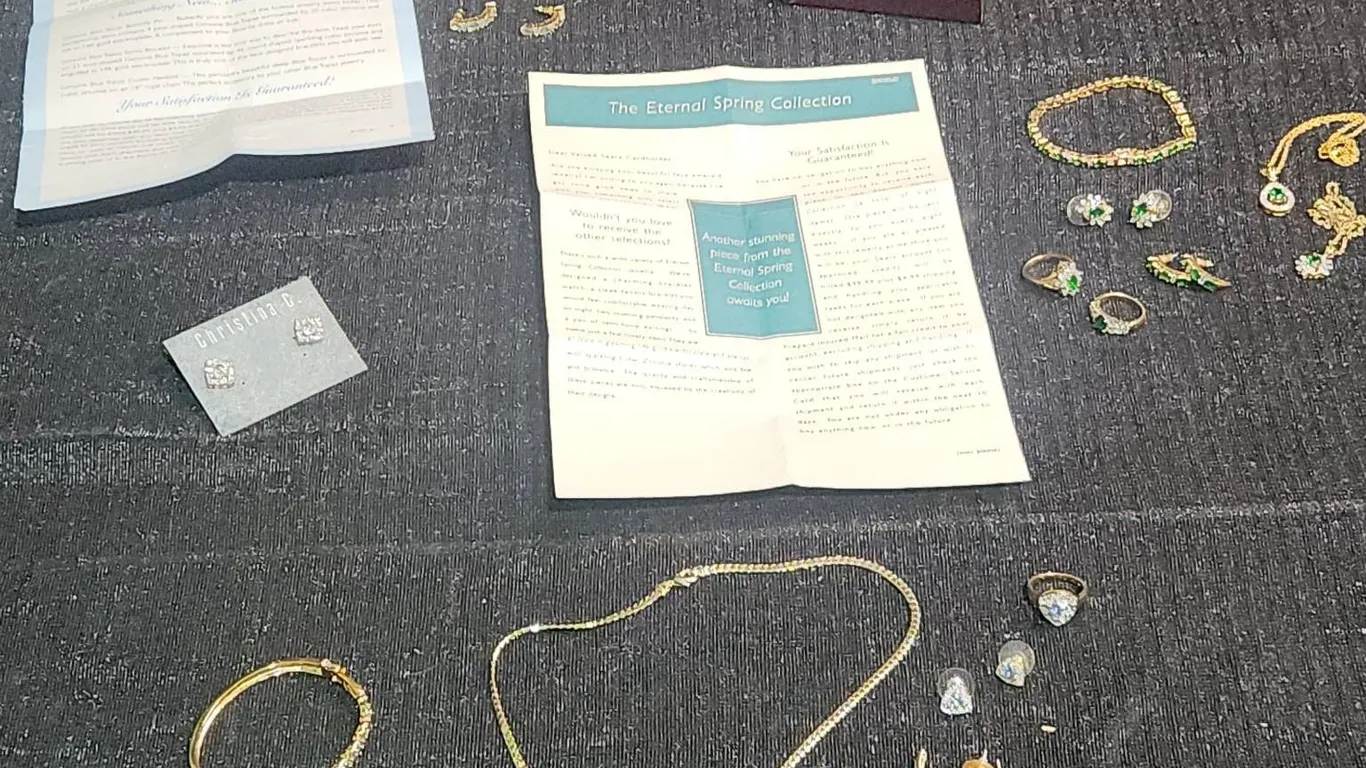 Fashion Jewelery Sets with Necklaces, Bracelets, Rings, and Earrings