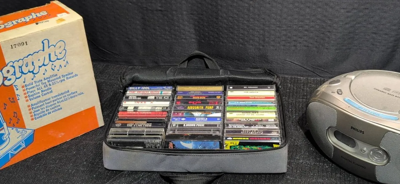 North Star Portable Phonographe, Philips CD/Cassette Player, Cassette Lot