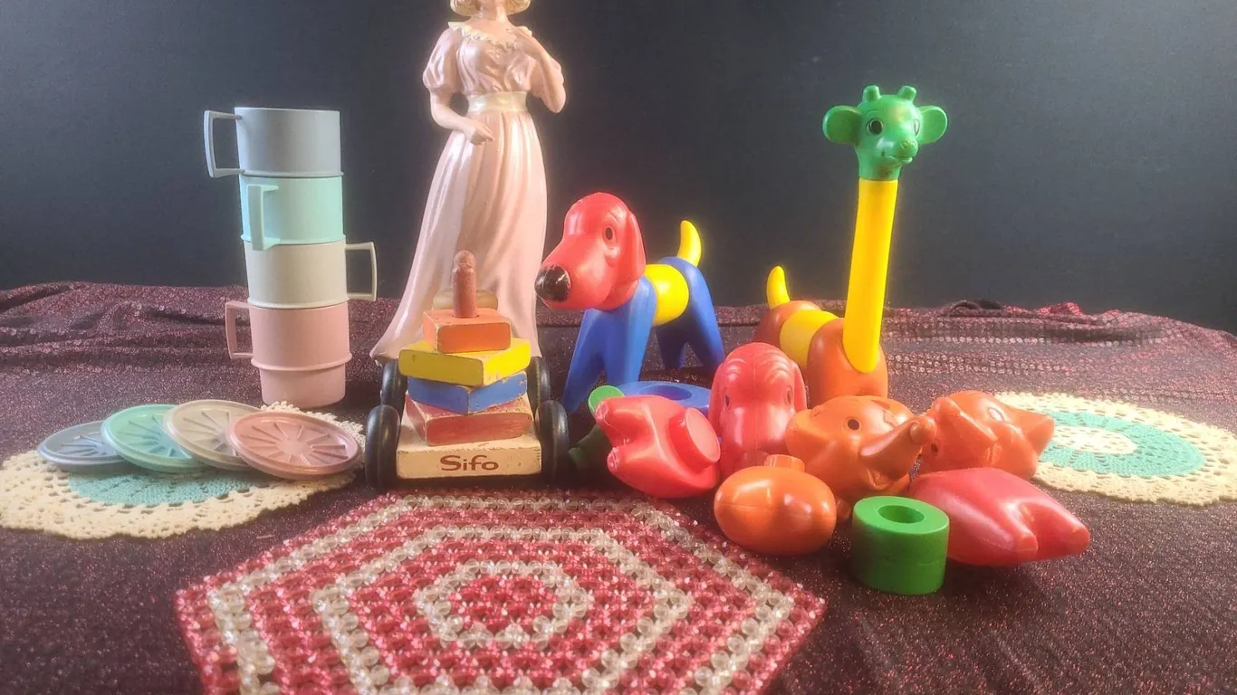 Vintage Toys and Decor: Tupperware, Sifo, Holland Mold Figurine