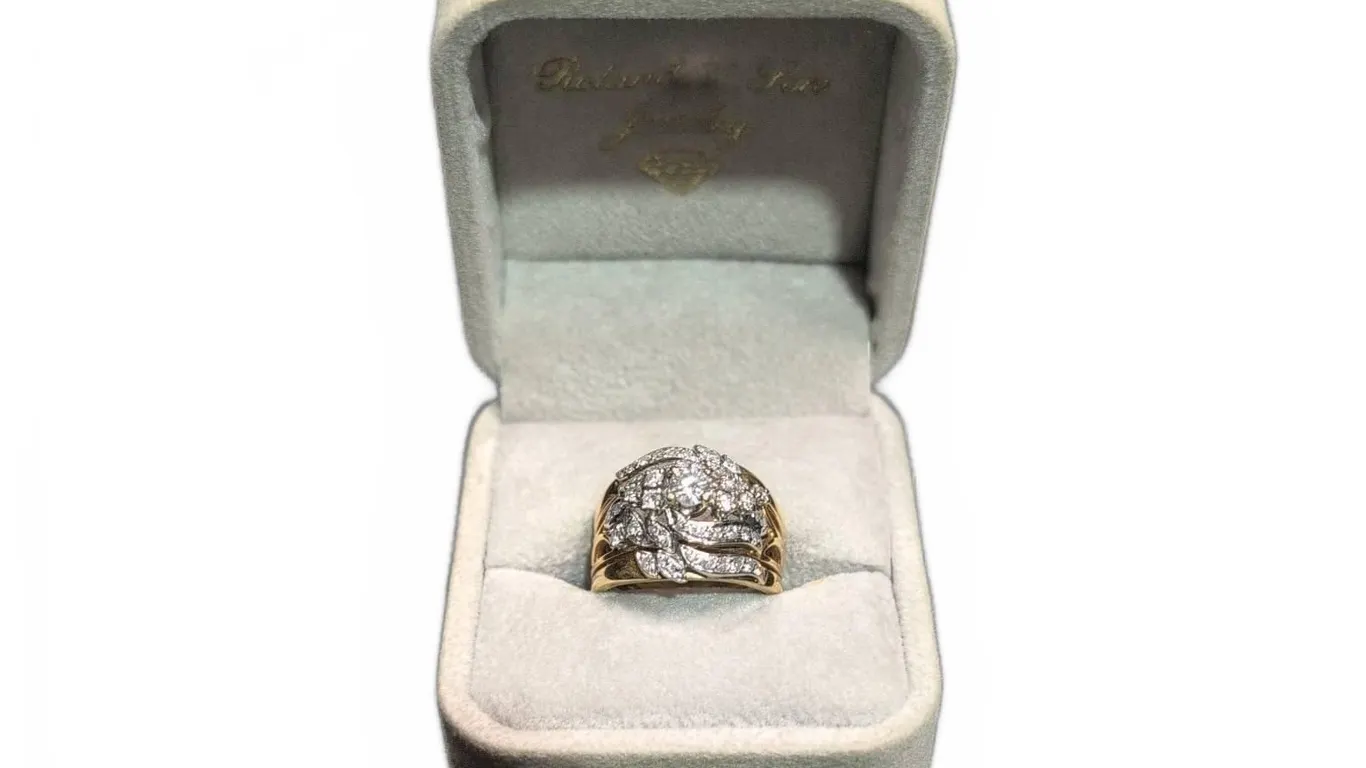 Roland & Son 14K/8g Gold Diamond Cluster Ring with Box