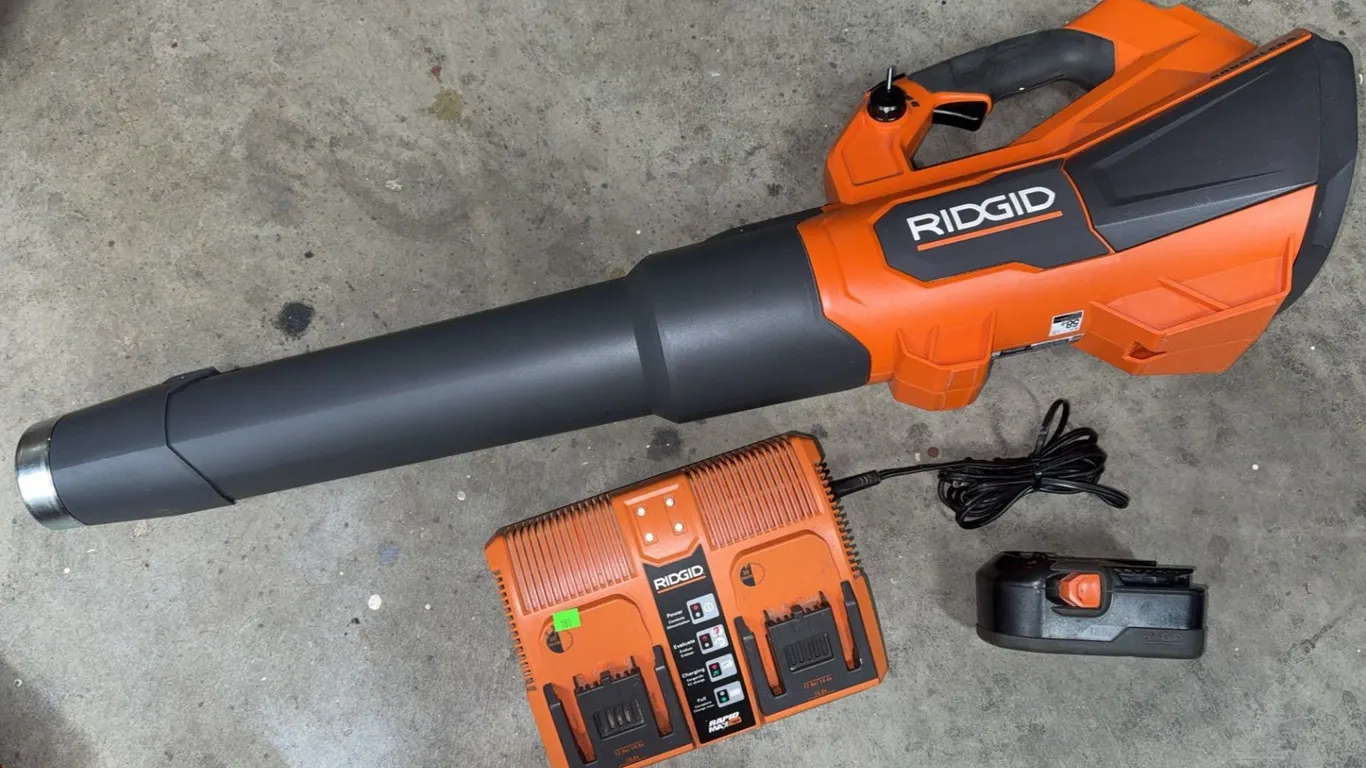 RIDGID 18V R01601WM Cordless Leaf Blower with Battery and Dual Charger