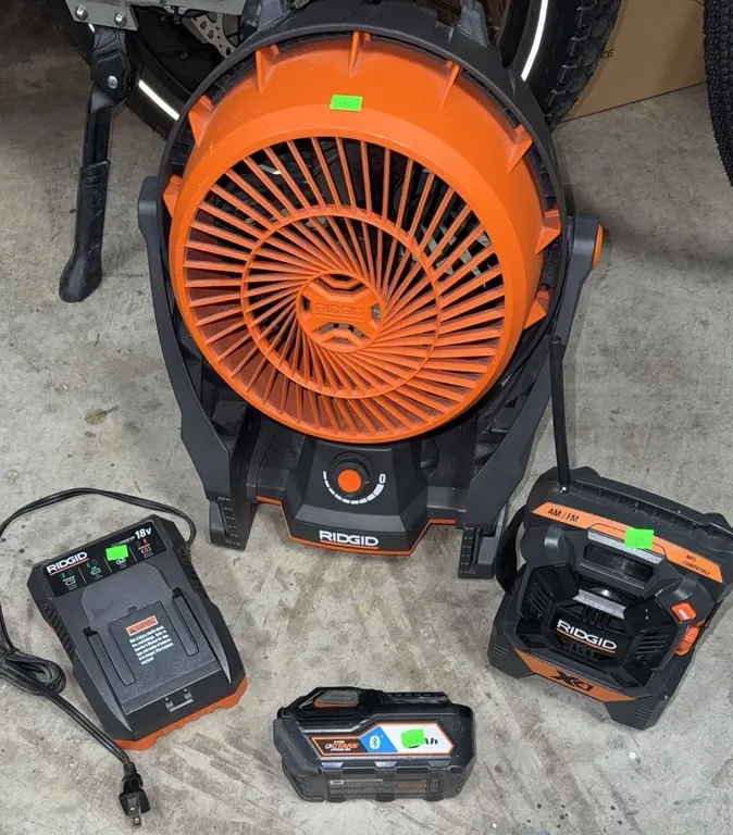 Ridgid 18V Hybrid Jobsite Fan, X4 AM/FM Radio, Charger, and Octane Battery