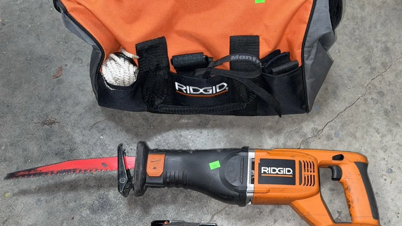 RIDGID 18V Cordless Reciprocating Saw, 18V Battery, and Soft Tool Bag