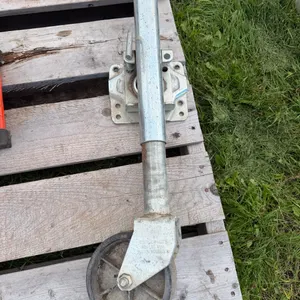 trailer jack with wheel  (GST 5 % charged)