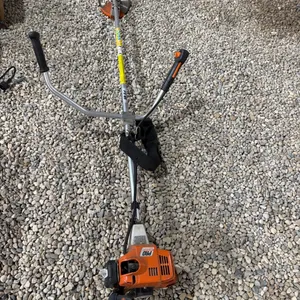 Stihl FS 85 gas trimmer - comes with blade attachment  (GST 5 % charged)