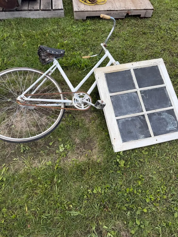 Yard decor - painted bike and painted window (Reader dispersal 600-650) (GST 5 % charged)