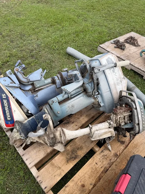 3 vintage Evinrude boat motors - mechanic specials (GST 5 % charged)