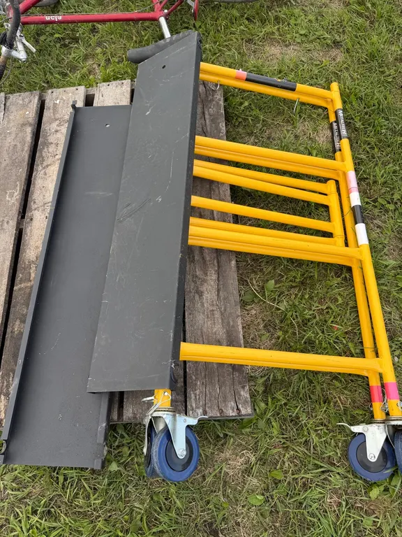 portable rolling scaffold (GST 5 % charged)