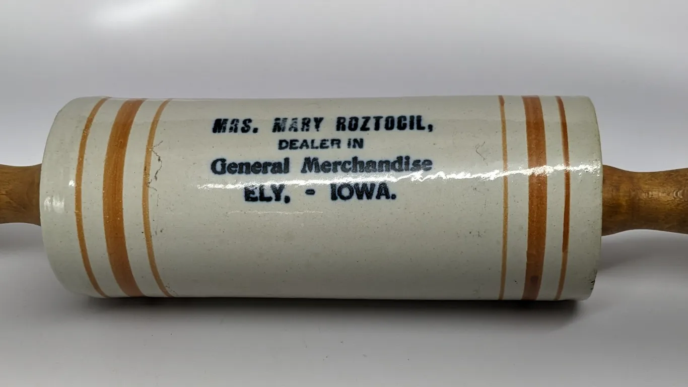 RUST BAND ADVERTISING STONEWARE ROLLING PIN MRS MARY ROZTOCIL DEALER IN GENERAL MERCHANDISE ELY IOWA