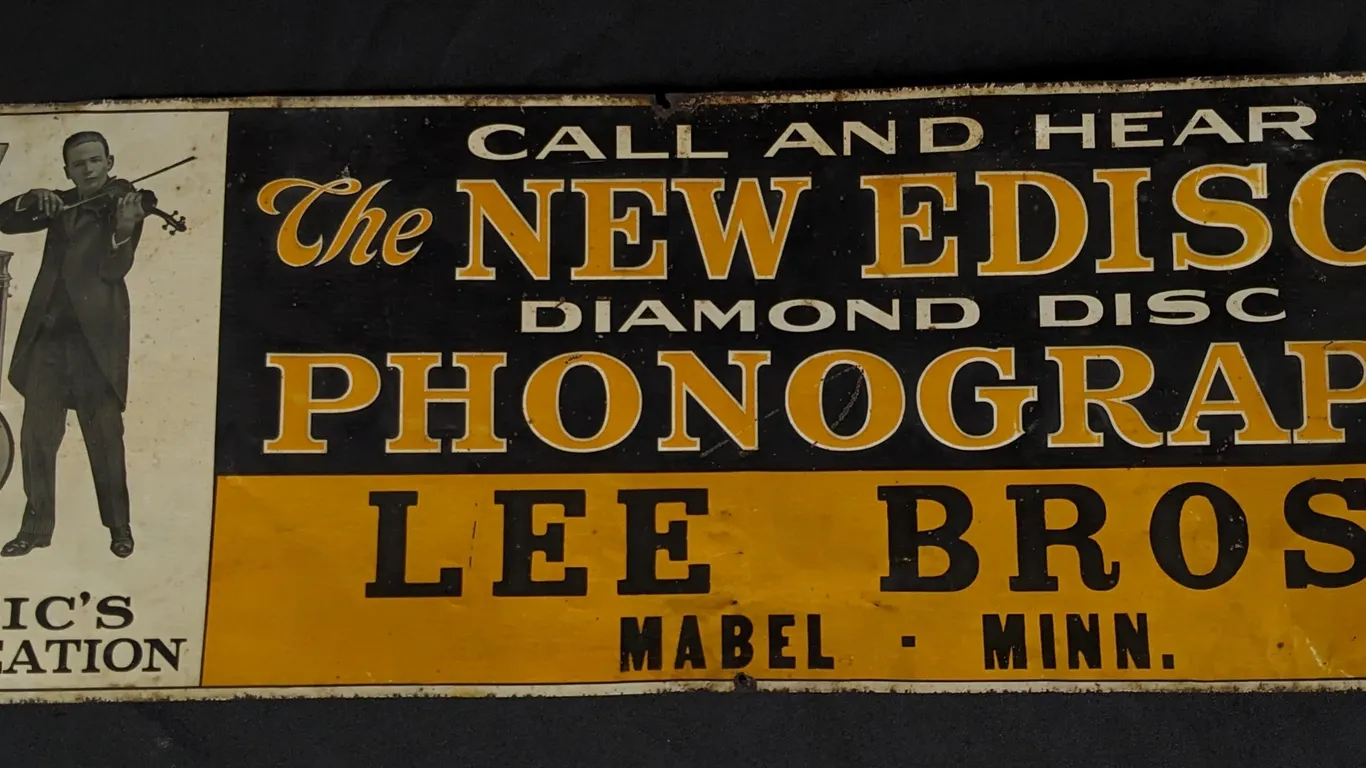 EMBOSSED TIN SIGN THE NEW EDISON DIAMOND DISC PHONOGRAPH LEE BROS. MABEL MINNESOTA