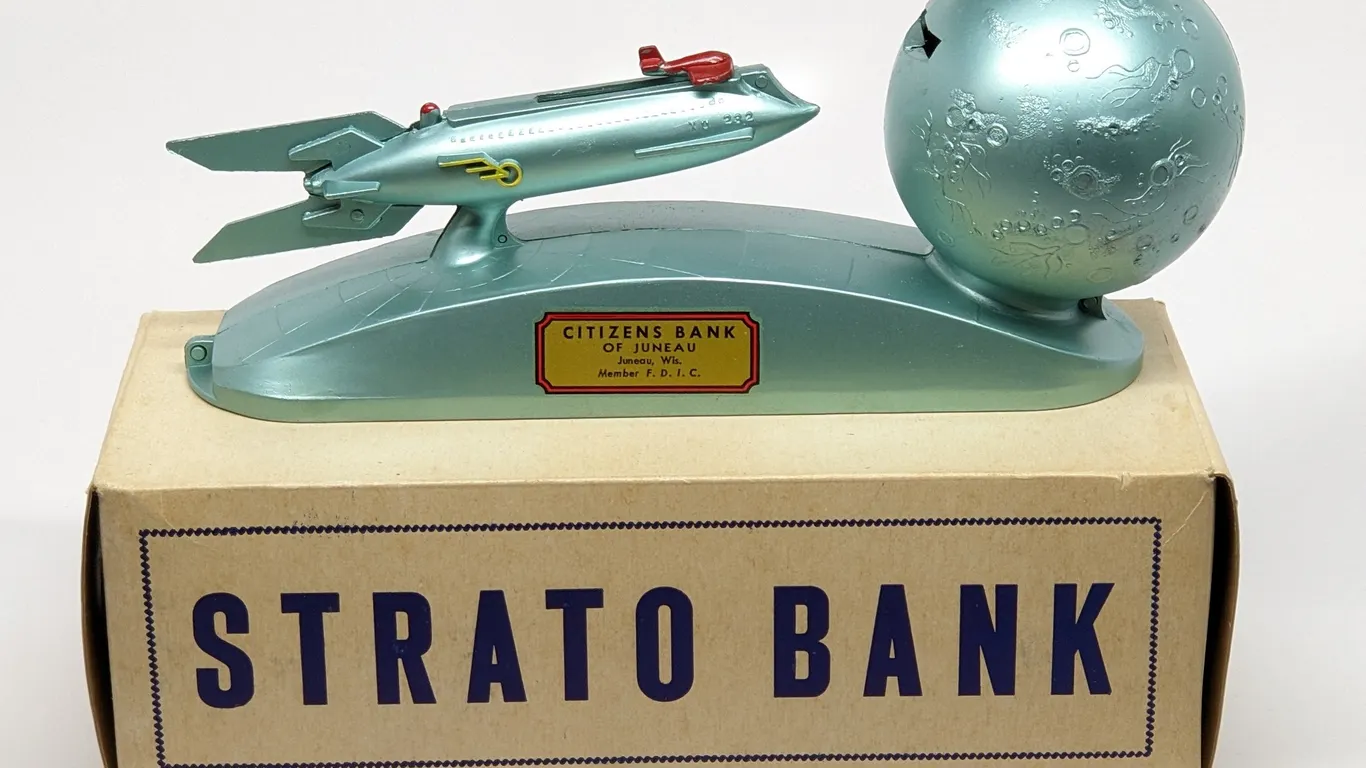 NOS STRATO ROCKET SPACESHIP COIN BANK IN ORIGINAL BOX CITIZENS BANK JUNEAU WISCONSIN