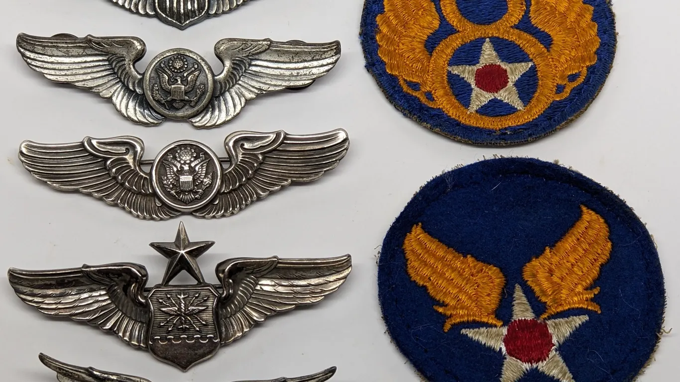 5 STERLING SILVER AIR FORCE PILOT WING BADGES & 2 UNIFORM PATCHES