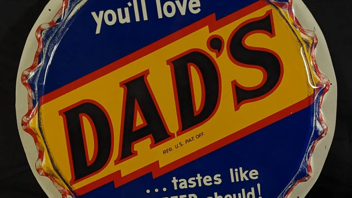 NOS EMBOSSED TIN BOTTLE CAP SIGN YOU'LL LOVE DAD'S ...TASTES LIKE ROOT BEER SHOULD
