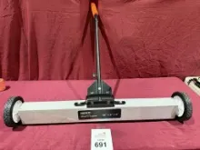 NEIKO HEAVY DUTY MAGNETIC SWEEPER 36" X 3" X 4"