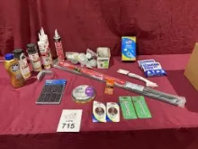 LOT CONSISTING OF ASSORTED ITEMS