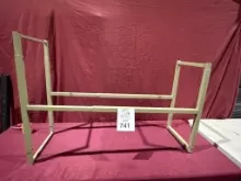 FREESTANDING METAL FRAME ADJUSTABLE RACK