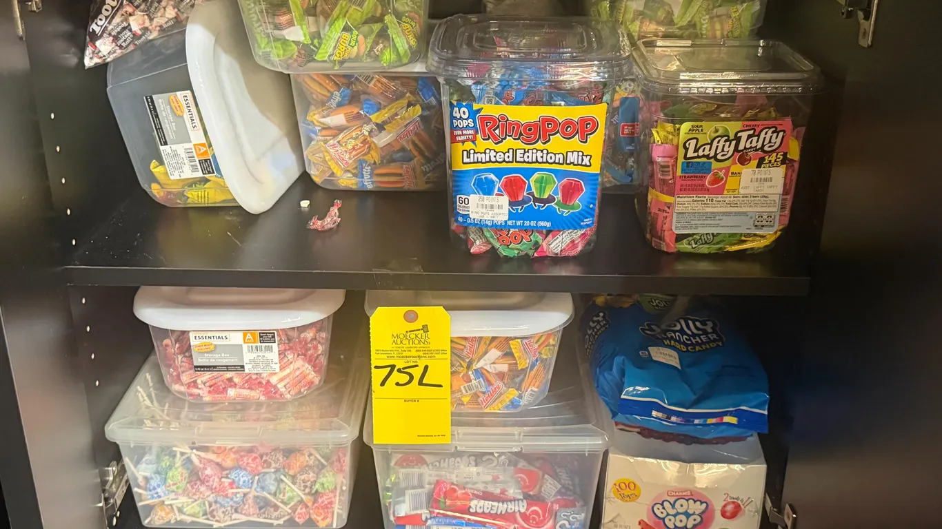 LOT CONSISTING OF ASSORTED PRIZE CANDIES