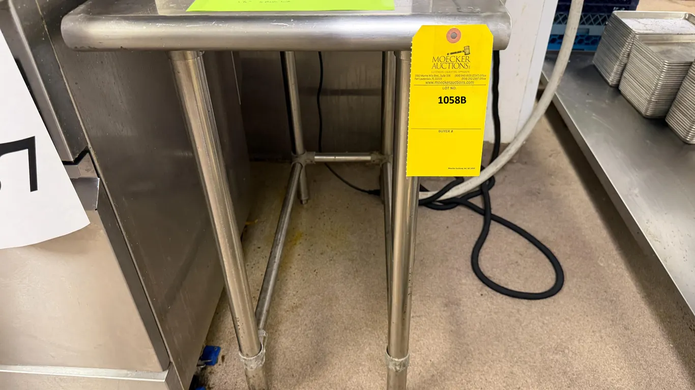 STAINLESS STEEL FOOD PREP TABLE