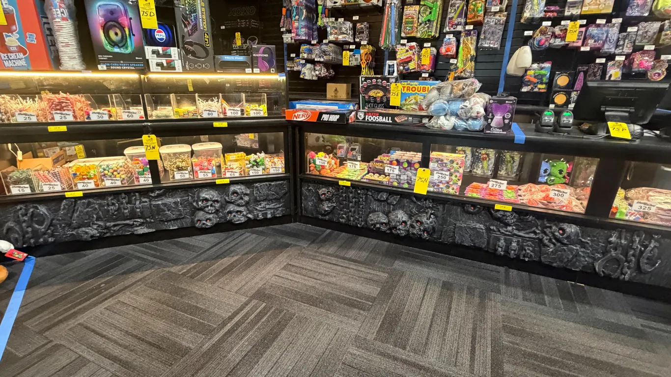 LARGE LOT CONSISTING OF ASSORTED PRIZE TOYS