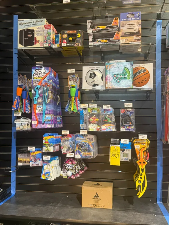 LARGE LOT OF ASSORTED GAME PRIZES
