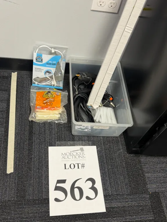 LOT CONSISTING OF GLUE GUNS AND SUPPLIES