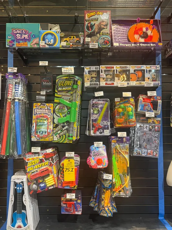 LARGE LOT OF ASSORTED GAME PRIZES