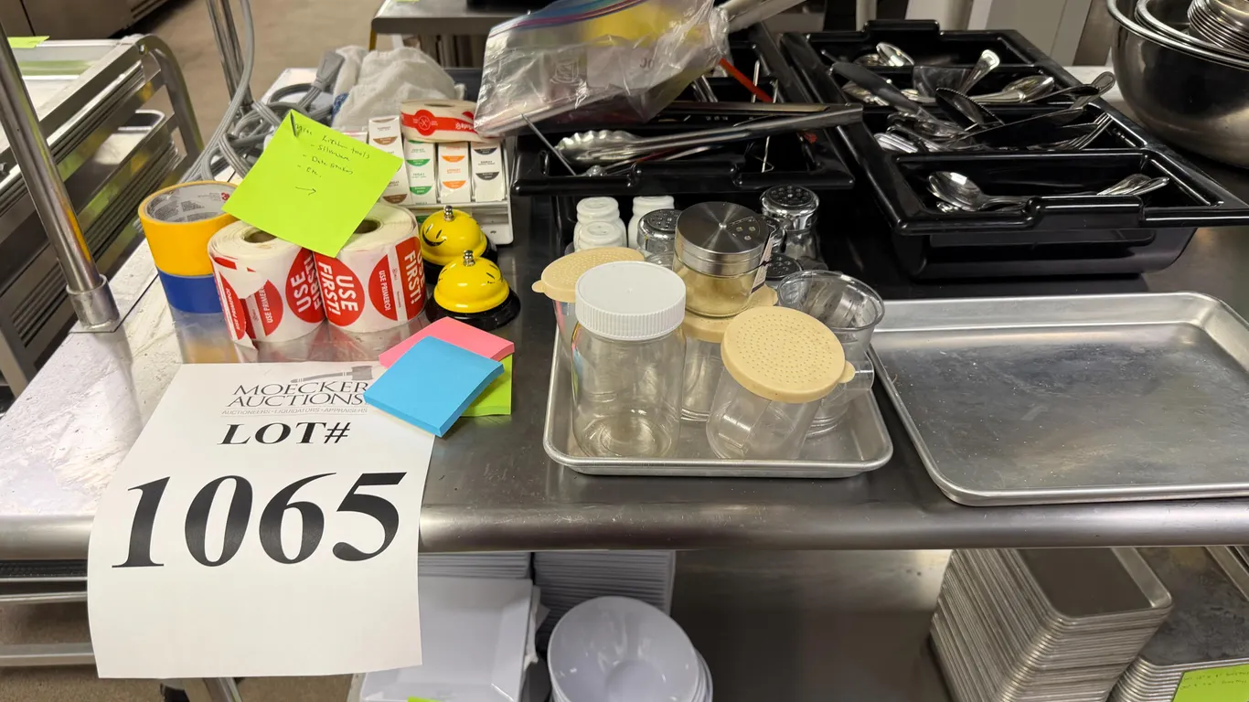 LOT CONSISTING OF ASSORTED KITCHEN TOOLS,