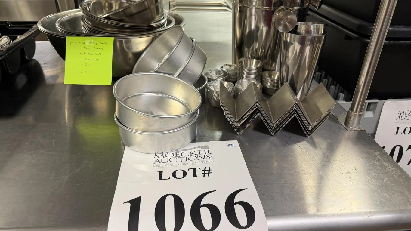 LOT CONSISTING OF ASSORTED STAINLESS STEEL ITEMS