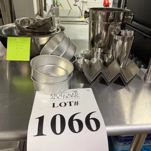 LOT CONSISTING OF ASSORTED STAINLESS STEEL ITEMS