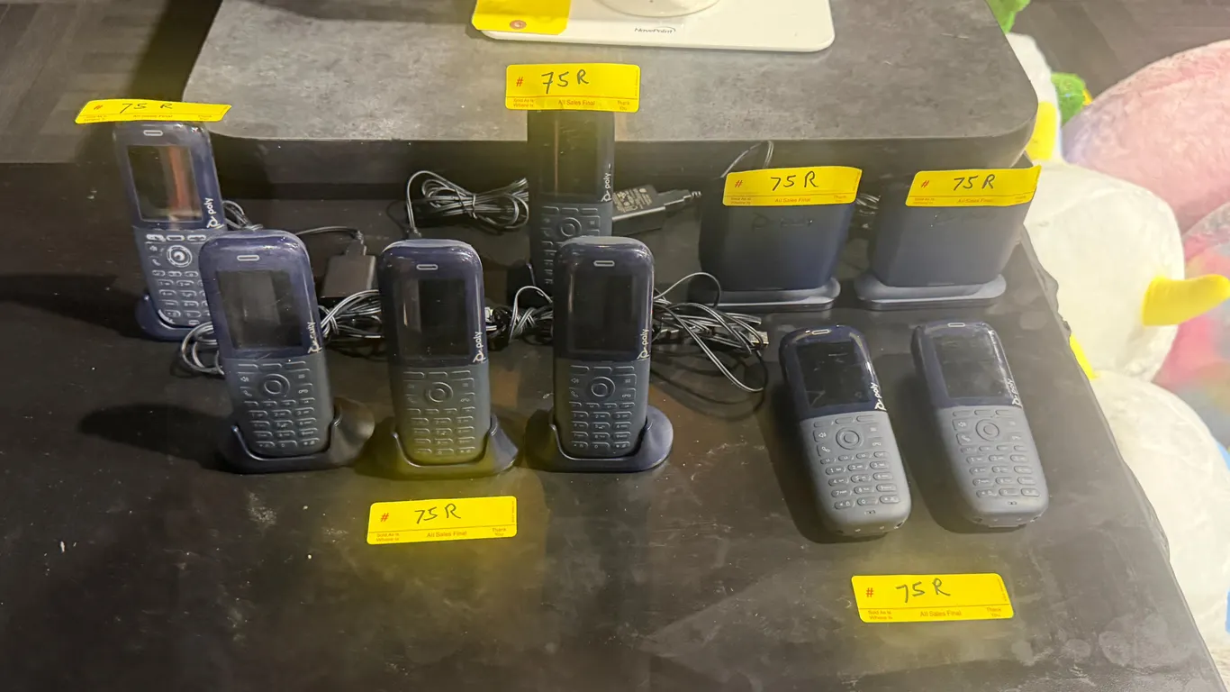 POLYCOM CORDLESS PHONE SYSTEM WITH (7) PHONES