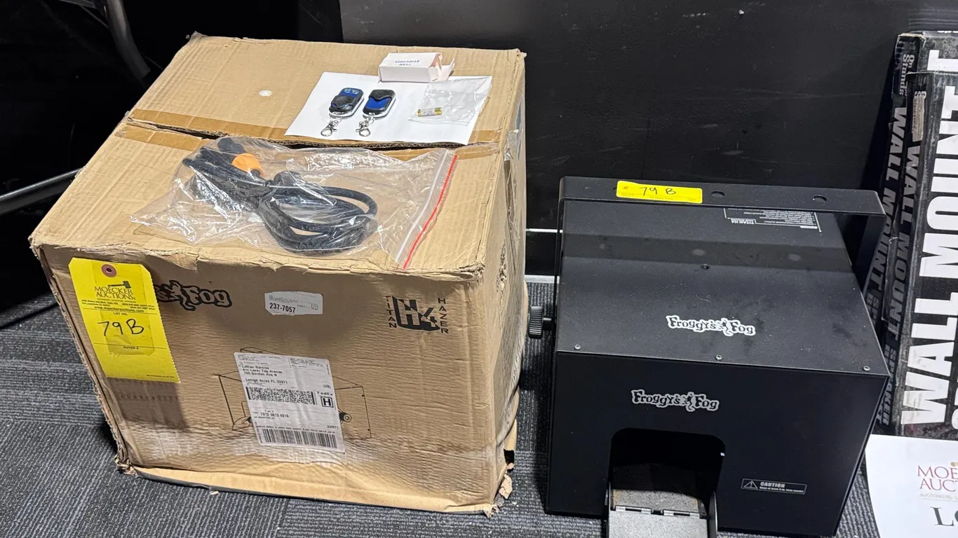 NEW OPEN BOX FROGGY'S HAZE MACHINE