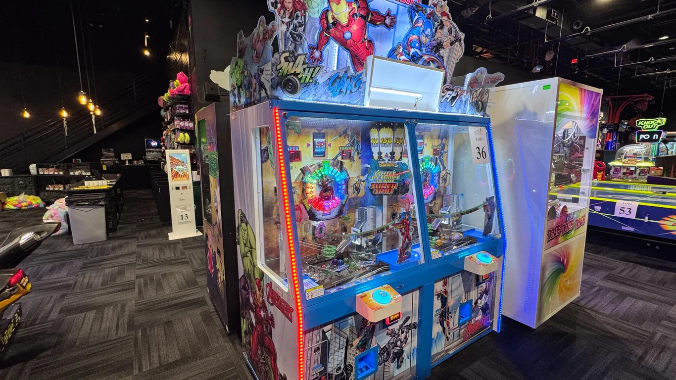 MARVEL'S AVENGER 2 PLAYER PUSHER GAME