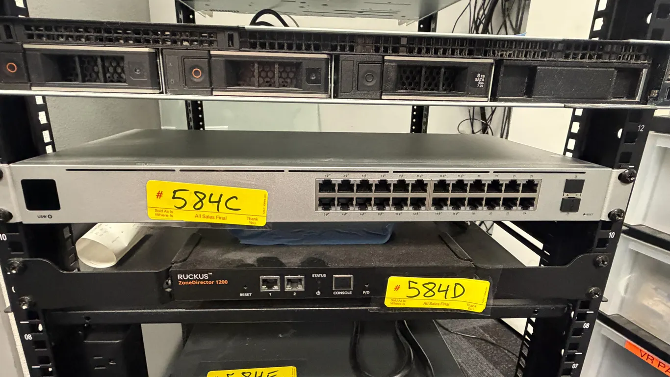 UBIQUITI UNIFI 24-PORT GIGABIT POE SWITCH
