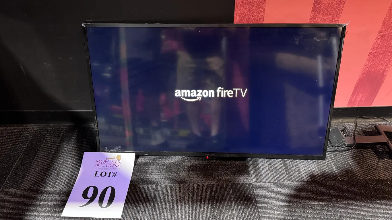 INSIGNIA 42" TV WITH REMOTE AND WALL MOUNT