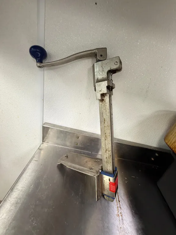EDLUND TABLE MOUNT CAN OPENER