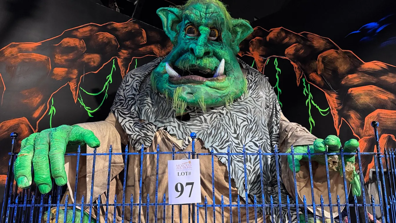 GIGANTIC ANIMATRONIC OGER