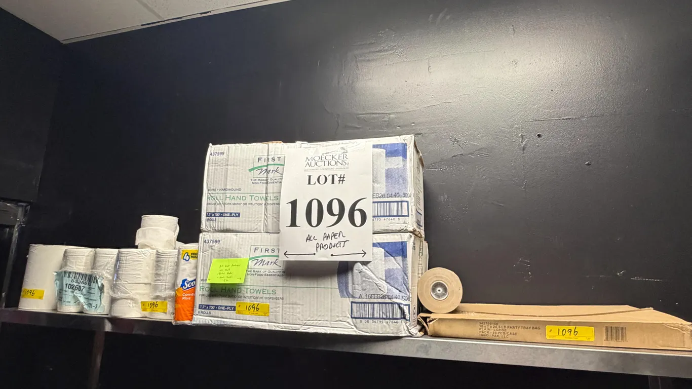 LOT CONSISTING OF ASSORTED PAPER GOODS