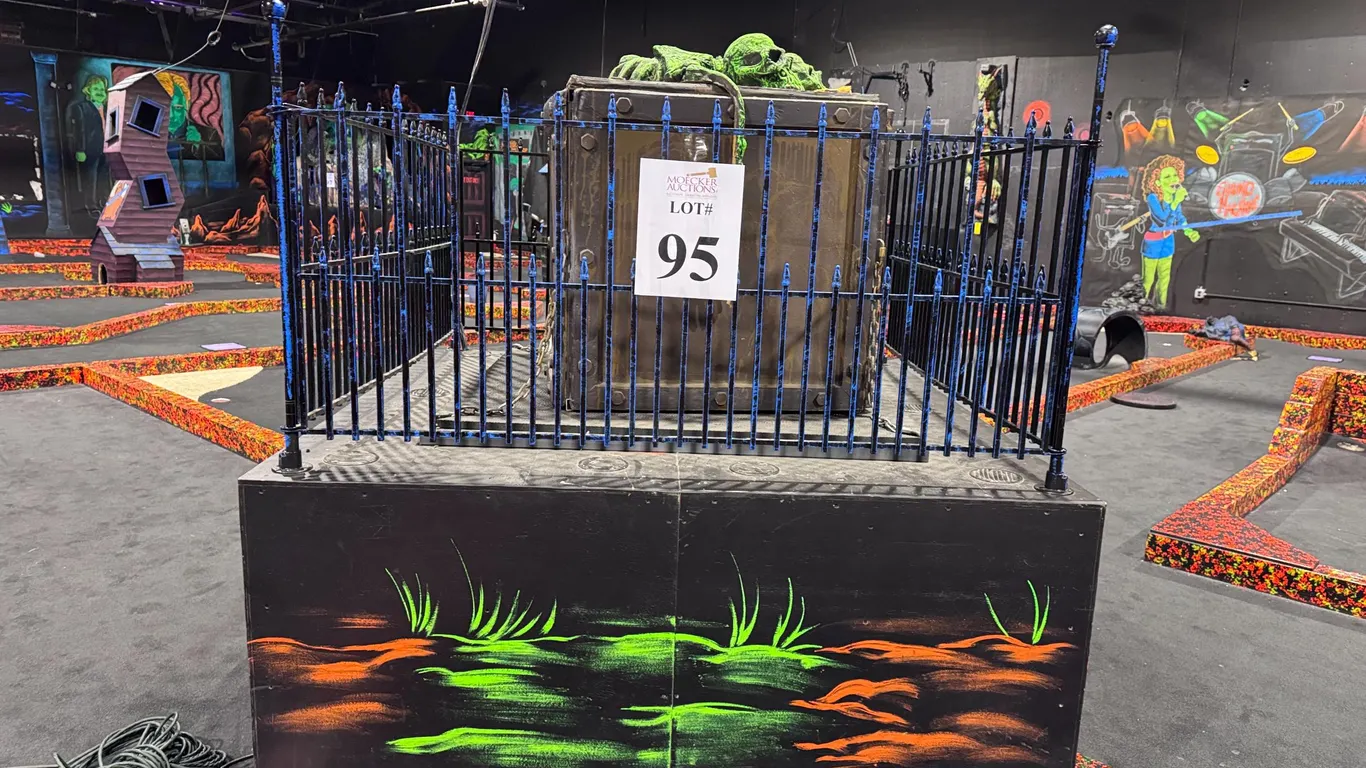 ANIMATRONIC "BEAST IN A BOX"