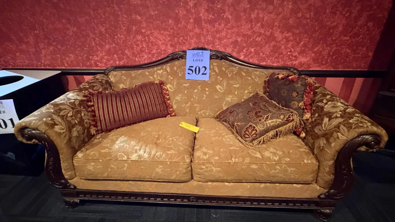 ORNATE TRADITIONAL STYLE SOFA