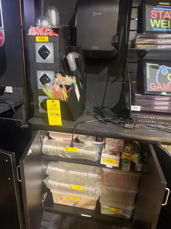 LOT CONSISTING OF ASSORTED DISPOSABLE CUP, LIDS