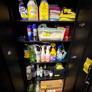 LOT CONSISTING OF CONTENT IN STORAGE CABINET