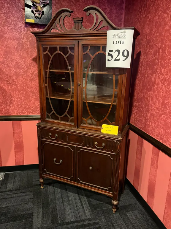 VINTAGE STYLE MAHOGANY CHINA CABINET OR HUTCH