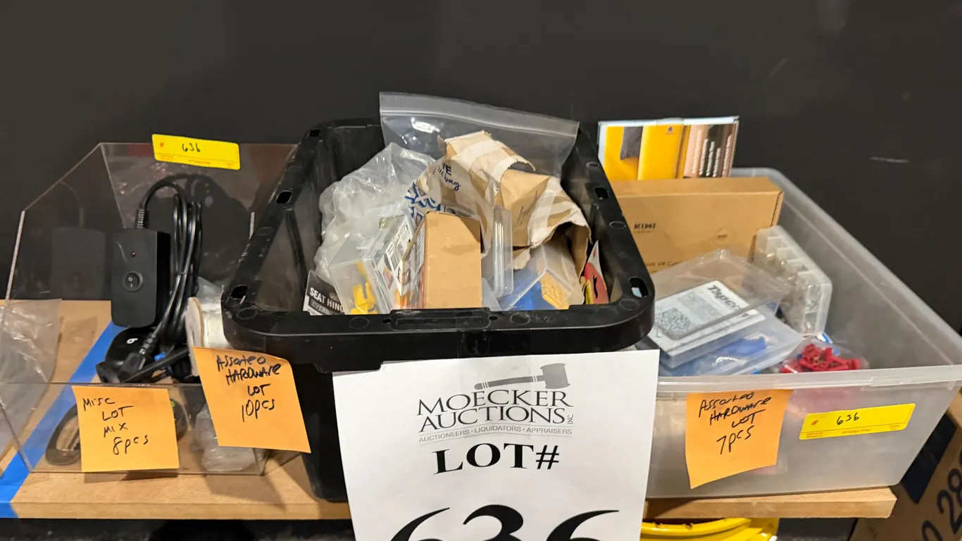 LOT CONSISTING OF ASSORTED HARDWARE