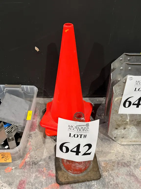LOT CONSISTING OF ASSORTED SAFETY CONES