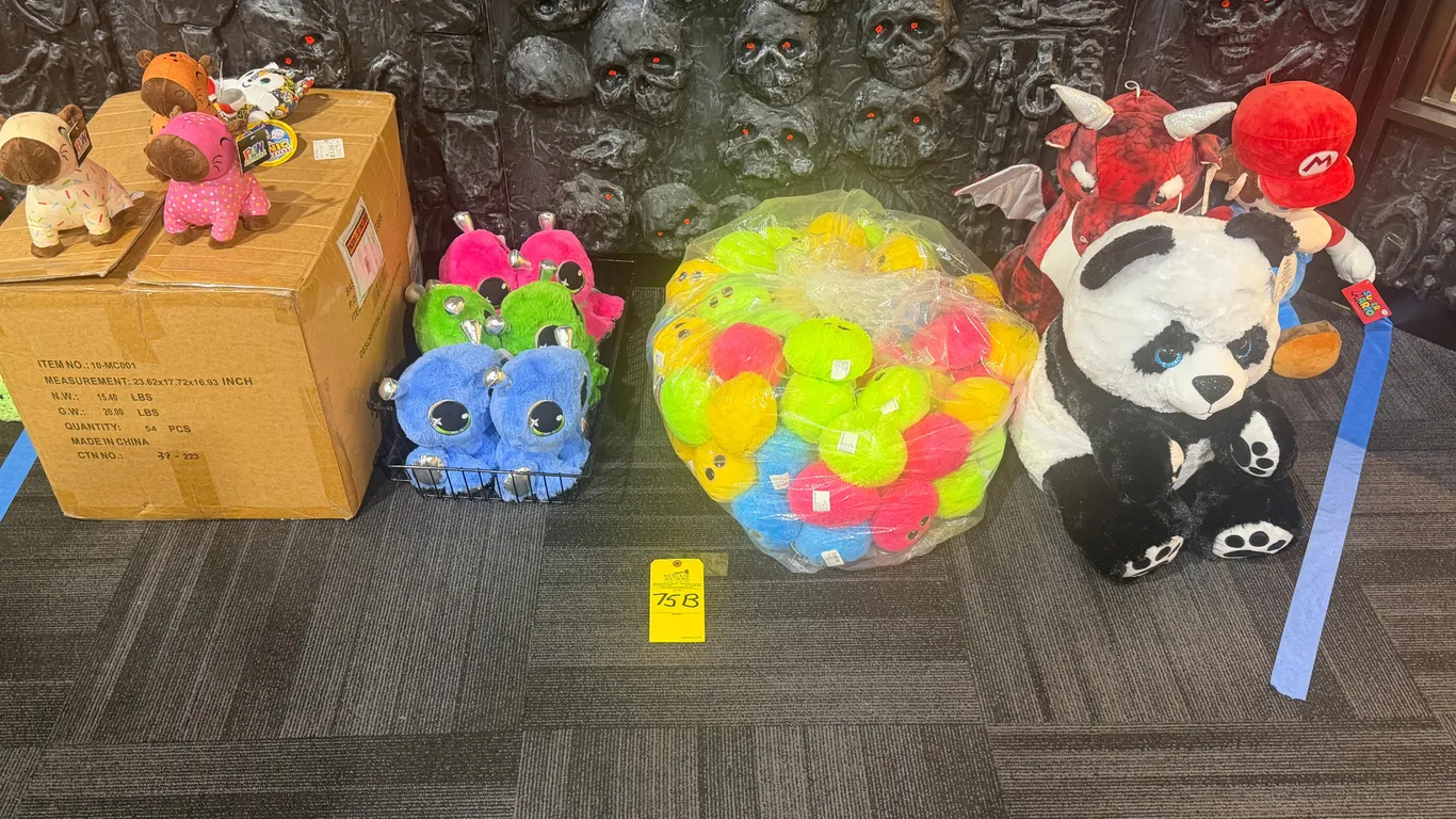 LOT OF ASSORTED PLUSH ANIMAL PRIZES