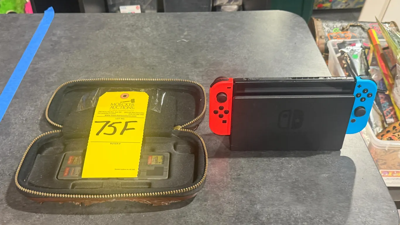 NINTENDO SWITCH W/CASE & GAMES