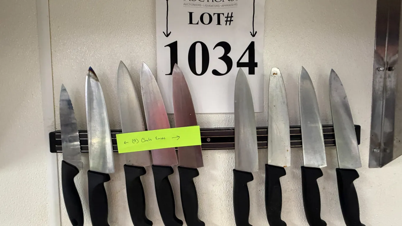 ASSORTED SIZE CHEF KNIVES