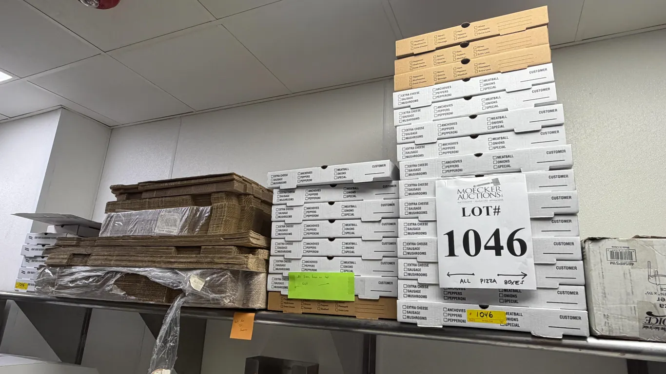 LOT CONSISTING OF ASSORTED PIZZA BOXES